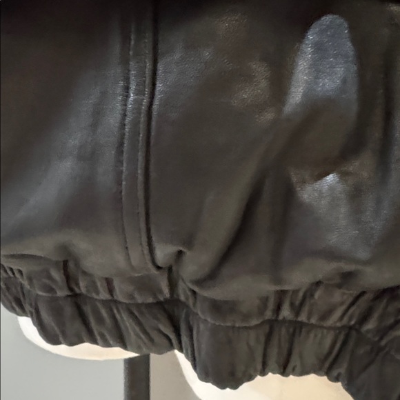 Men's Sleek Black Leather Bomber Jacket - Picture 8 of 15